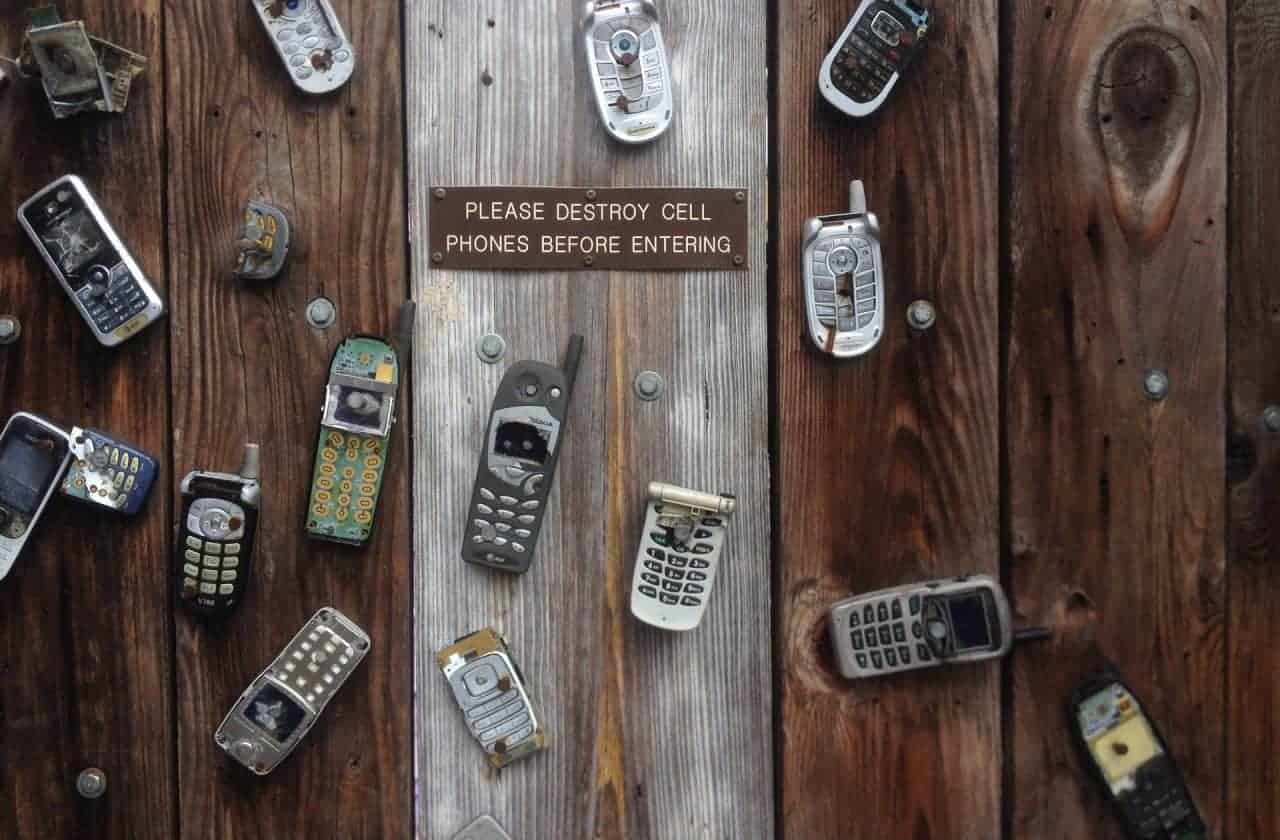 antique broken cell phone communication 270257 1280x840 1